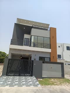 4 Marla park facing Brand new Modern house for sale Buch villas Multan . ale