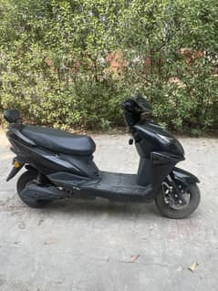 YJ future electric scooter