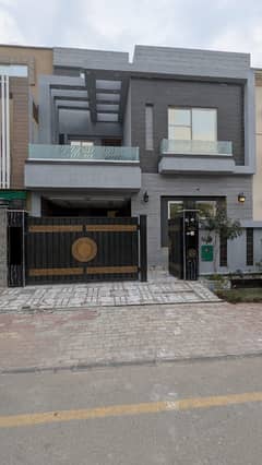 Prime 5 Marla House for Sale Excellent Condition | Ideal for Family Living & Smart Investment!