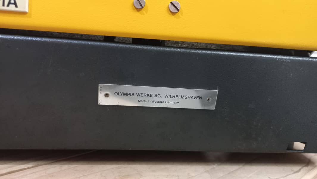 vintage 1970s Olympia sm8 yellow color typewriter 2