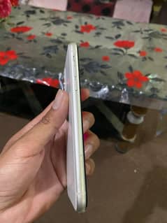 I phone 11 white color all ok