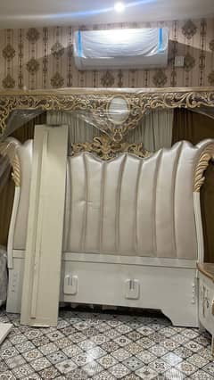 Royal white beautiful bed set