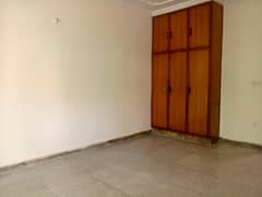UPPER PORTION AVAILABLE FOR RENT IN MEHRAN BLOCK