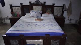 bedroom furniture set in 10/9 condition