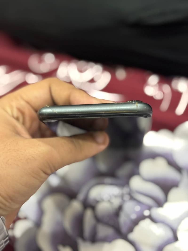 Not issue in mobile the main purpose to buy new model iPhone 1