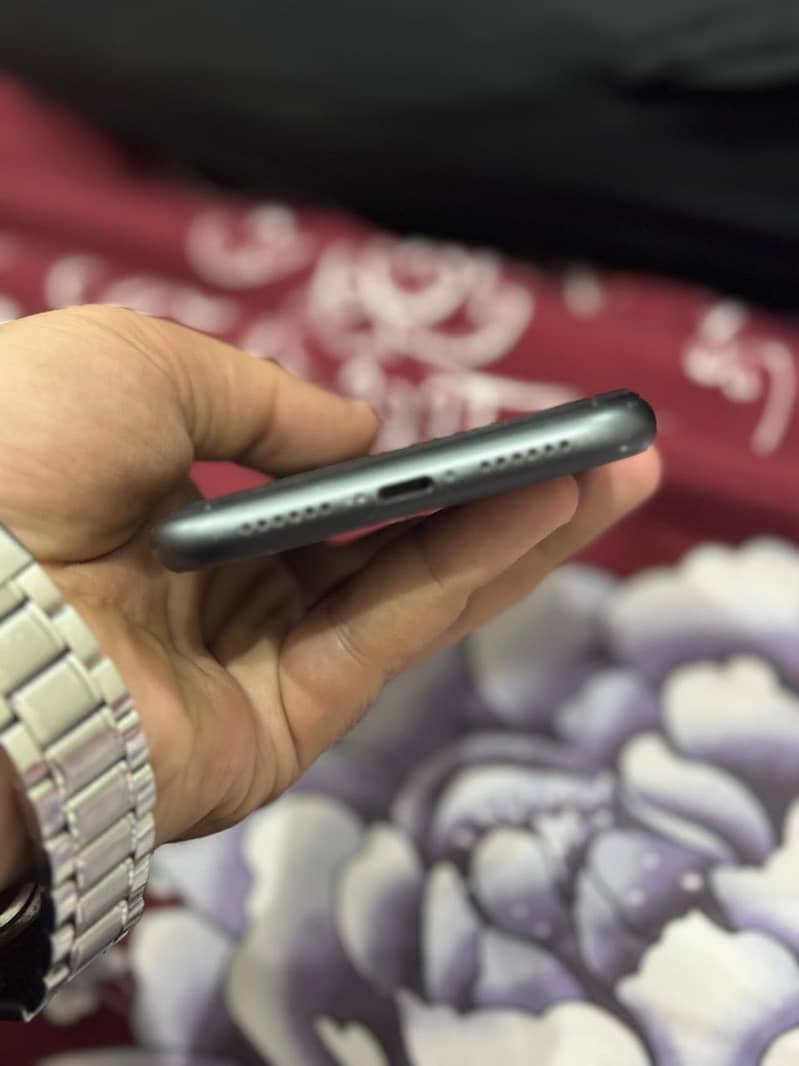 Not issue in mobile the main purpose to buy new model iPhone 5