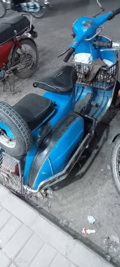 m selling my good condition vespa
