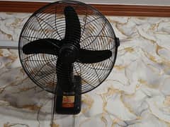 Bracket fan like new