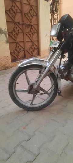 crown ki bike ha self start    03171434221