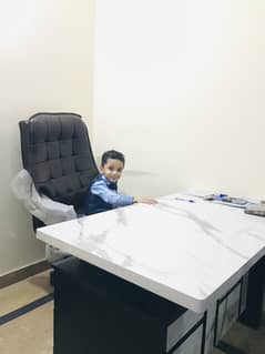 New high gloss table with 3 drawers and executive chairs for sale