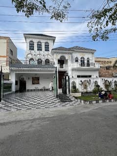 KANAL ULTRA MODERN HOUSE FOR SALE HOT LOCATION LAKE CITY