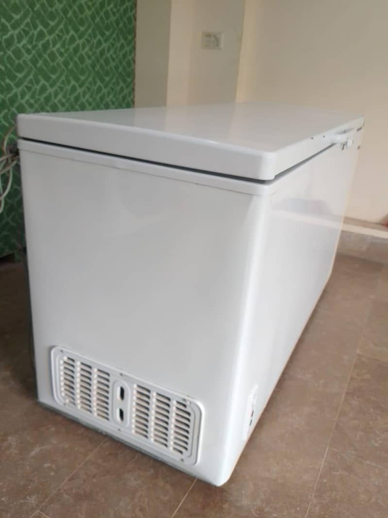 National deep freezer new condition 10/10 only 2 month used 3