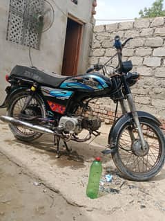 sell my bike puri jenion hai 2016 ki gari hai 17 ke paper bane hoi hai