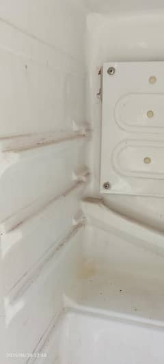 Dawlance Refrigerator – Medium Size | Aluminum Door