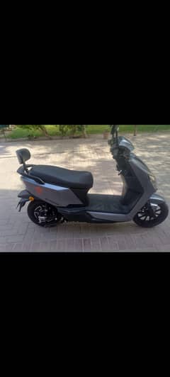 BENLG EV Scooty