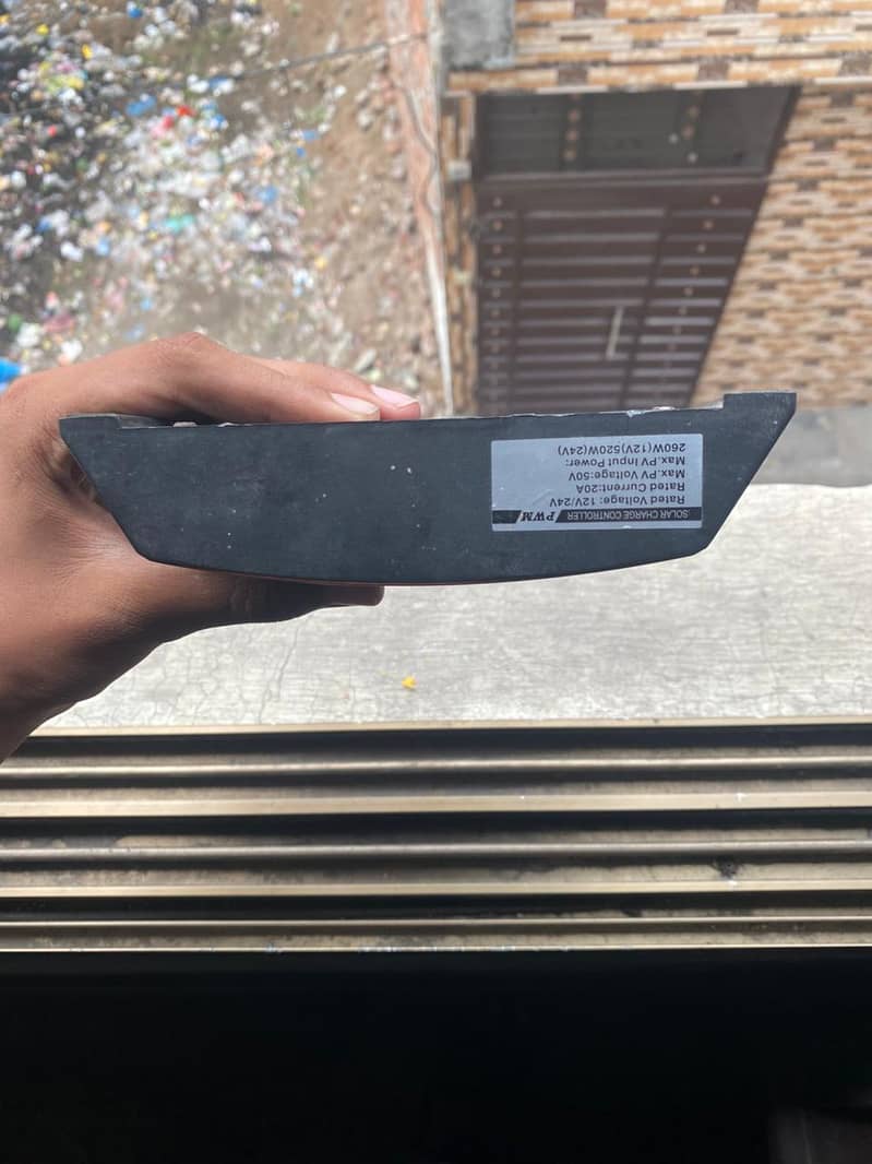 Solar charge controller PWM 20A (12v / 24v ) Good working condition. 2