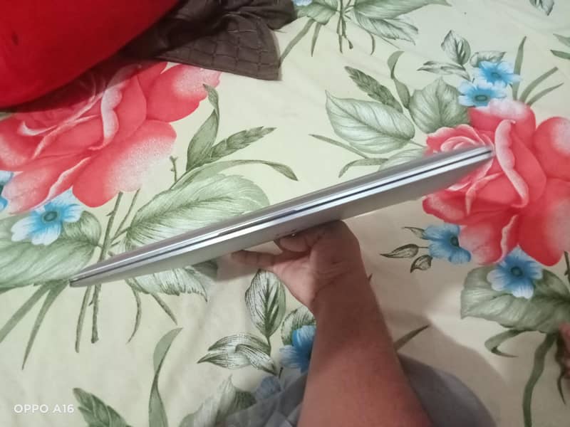 i5 8ger model 1030 just a new 20 Days use only condition 99% new 4