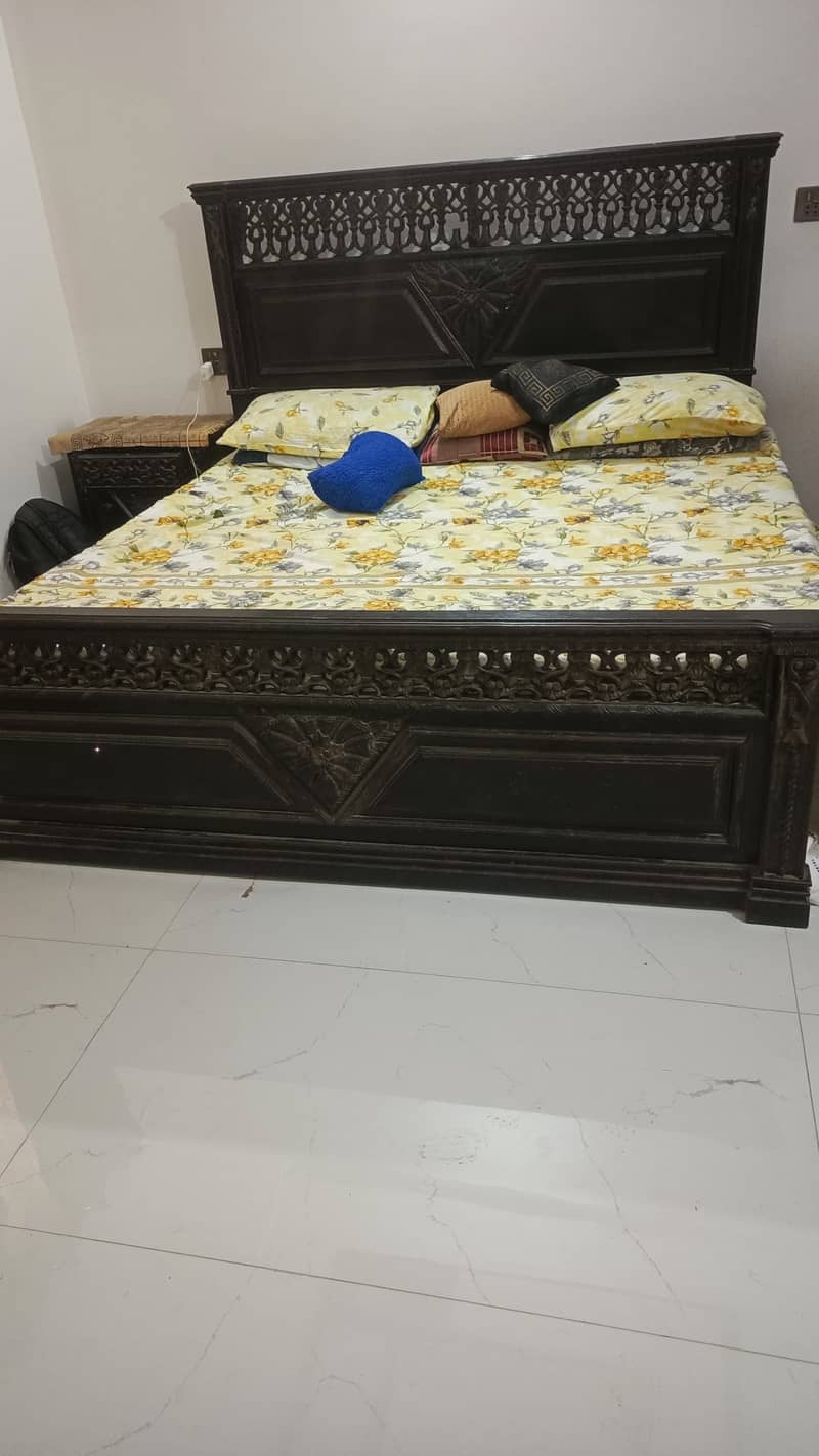 Chinioti bed with side tables and dressing table 1