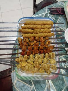 need staf for the restaurant (cook / tea maker/ waiter