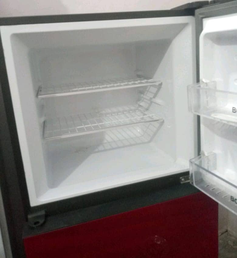 fridge in good condition like new 2023 model but used only 2 month 1