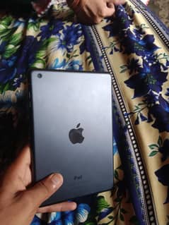 iPad mini 4  memory 16 gb