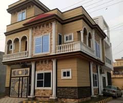A Well Designed Corner House Is Up For Sale In An Ideal Location In Lahore