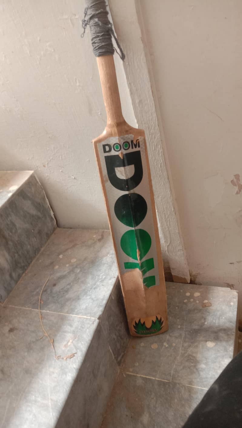 doom signature bat in good condition 0