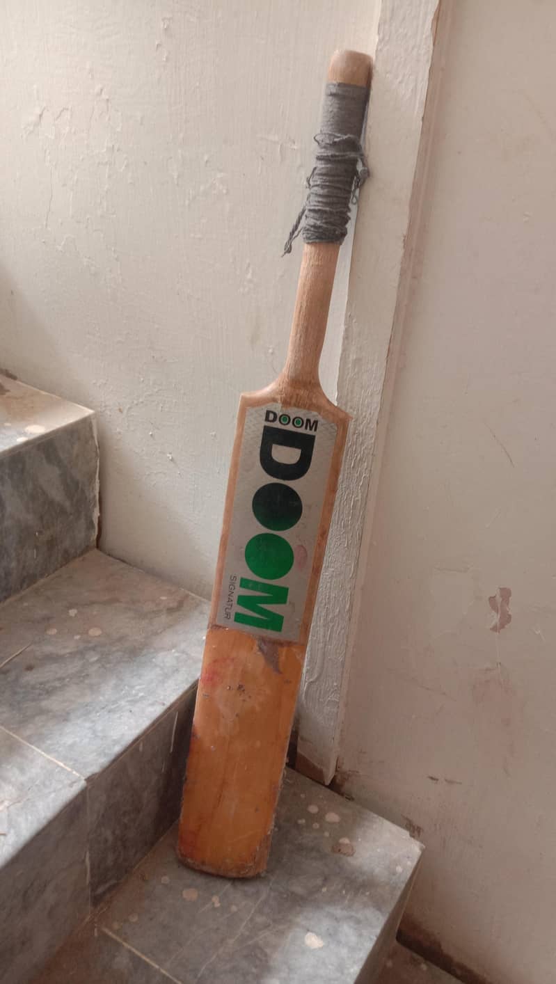 doom signature bat in good condition 2