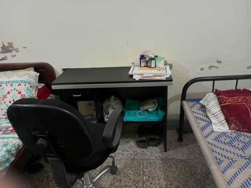 study and computer table with office chair 3