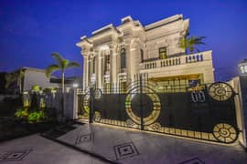 1 KANAL ROYAL BUNGALOW NEAR DOLMEN MALL AVAILABLE FOR SALE