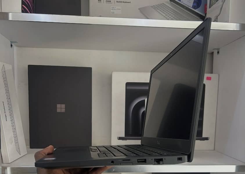 DELL LATITUDE 7490 Core i5 8th Generation 4