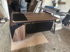 Executive table manager table