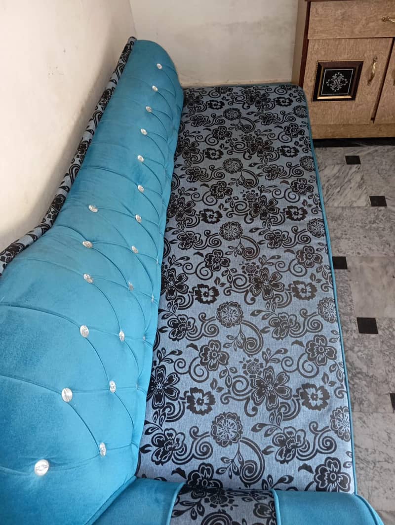 divan sofa 0