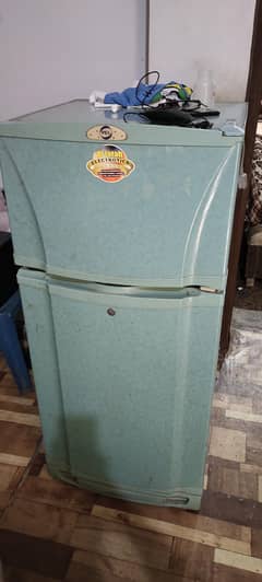 small pel refrigerator compressor khrab hai. .