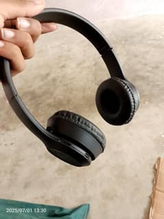 p47 wireless headphone 