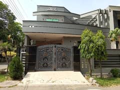 Gorgeous Prime Location 10 Marla House For sale Available In Wapda Town - Block B2
