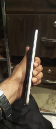 LG