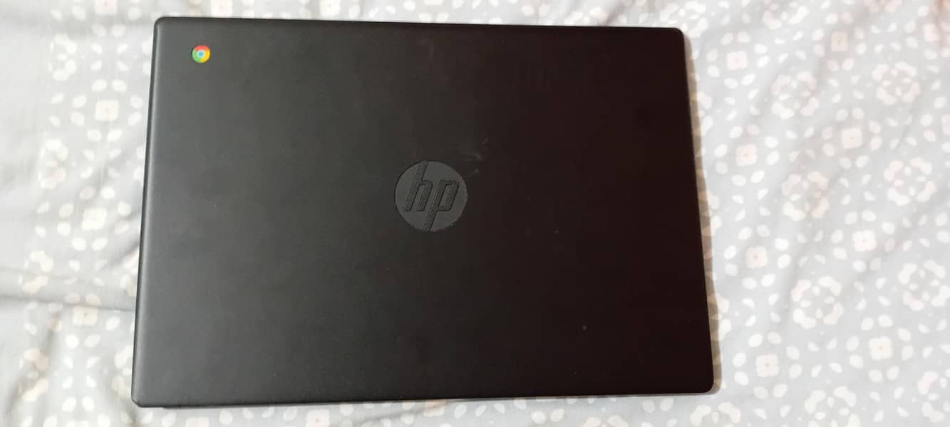 Chrome book in good condition with HD display 4