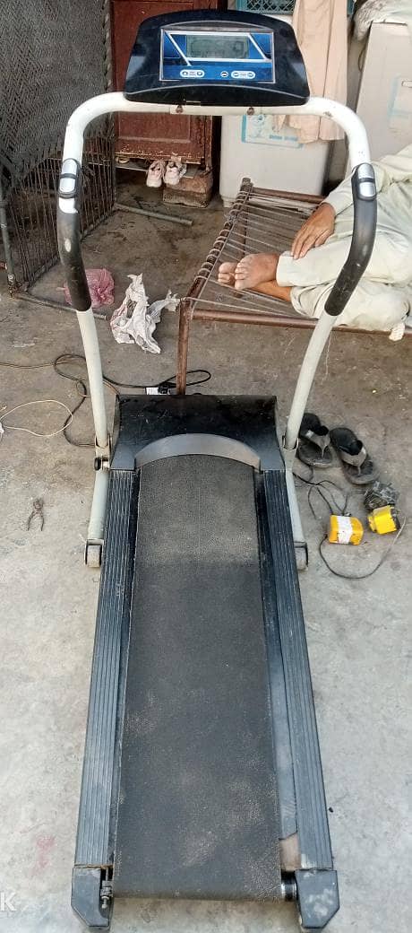 Treadmills/ Running Machine/ Exercise 1