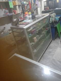 Almuneyam glass counter