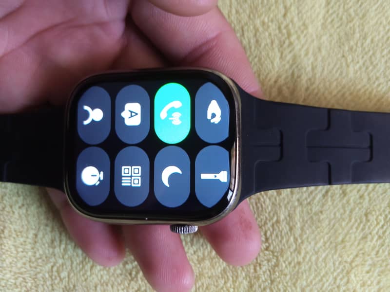 I am selling my android watch, which is scratchless and series 9 12