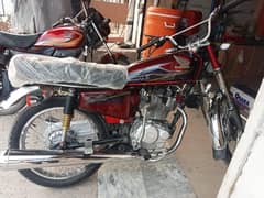Honda 125.  model 2017 totally janian like a new  ik rupy ka kam ni ha
