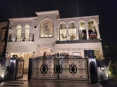 10 MARLA MODERN DESINGN HOUSE FOR SALE VERY GOOD LOCATION OWNER NEEDY