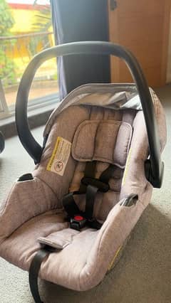 Evenflo Baby Car Seat | Lightweight & Comfortable -Excellent Condition
