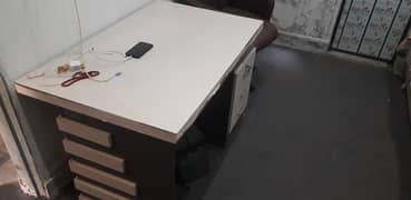 executive tabel for office  urgent sale