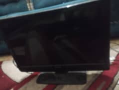 LCD tv 32 inch for cheap just dusty works fone