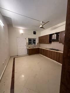 Ground portion for rent jan colony