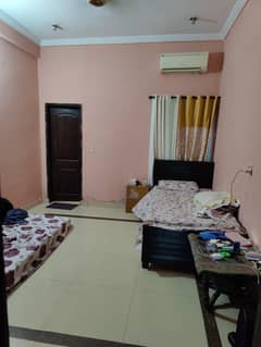 roommates required/full room