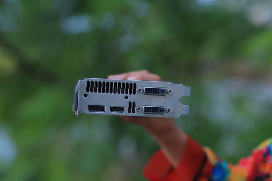 Nvidia Gforce 660ti GDDR5 192Bit 2Gb GPU 3