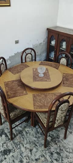 dinig tabel Almost in new condition